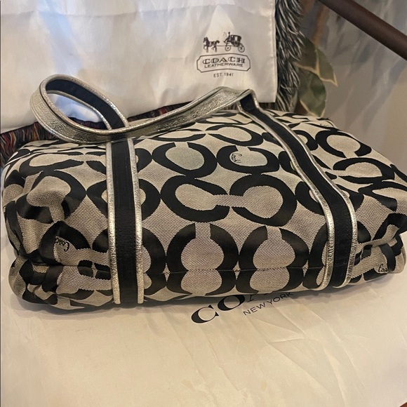 Coach Vintage Tote - Picture 10 of 10